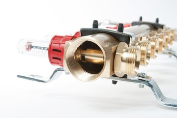 РАСПРЕДЕЛИТЕЛЬ НАПОЛЬНОГО ОТОПЛЕНИЯ 7 + ЕСТЕСТВЕННЫЙ ШКАФ.