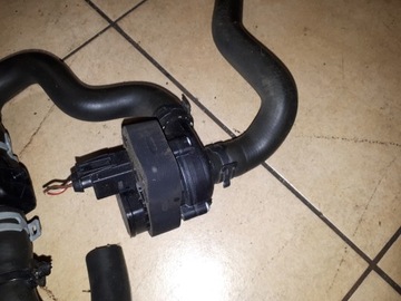 MERCEDES W 204 245 211 PUMPIČKA OBĚHU VODY
