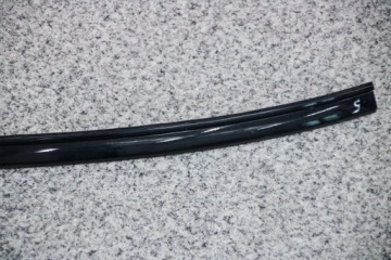 BMW E60 НАКЛАДКА НА КРЫШУ ЛЕВАЯ 7070195
