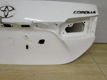 Задняя крышка багажника Toyota Corolla E16 седан