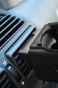 УНИВЕРСАЛЬНЫЙ АВТОМОБИЛЬНЫЙ ПОДСТАКАННИК ДЛЯ НАПИТКОВ