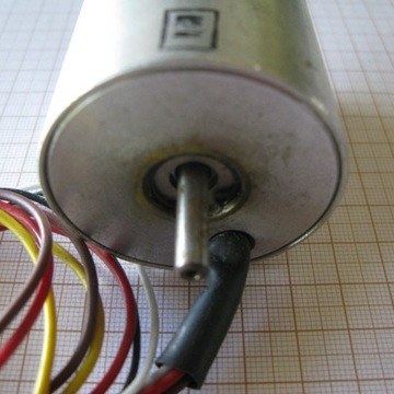 Шаговый двигатель 