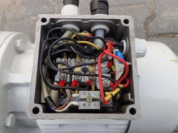 Мотор-редуктор SIEMENS с тормозом ок. 1 кВт, 380 В, 0,42 А.