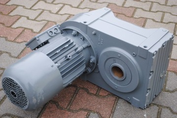 мотор-редуктор мощностью 2,2 кВт 9 об/мин
