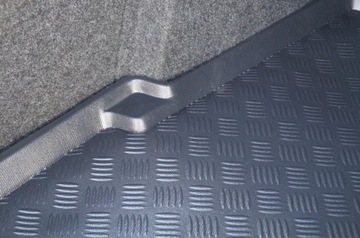 Резиновые автомобильные коврики + коврик для багажника - Практический набор впадов