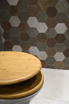 WOLNOOPADAJĄCA DESKA SEDESOWA Z TWARDEGO MATERIAŁU MDF WZÓR BAMBUS AWD