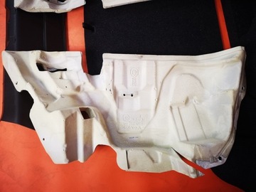 Volvo V40 Обивка багажника по бокам пола COMP