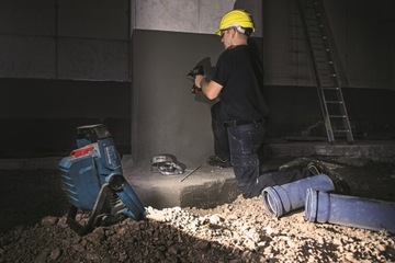ЛАМПОЧКА НА АККУМУЛЯТОРЕ GLI 18V-2200 C BOSCH + ШТАТИВ