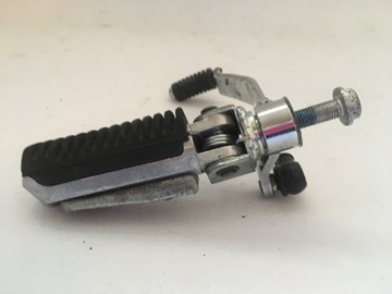 Suzuki Левая подножка + рычаг переключения передач