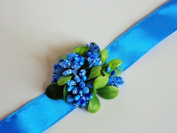 PR 12 J* Бутоньерка на выпускной