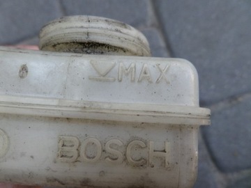 Бачок тормозной жидкости Пежо 307.