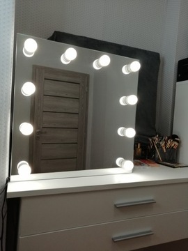 Lustro do makijażu wizażu salonu make up Hollywood