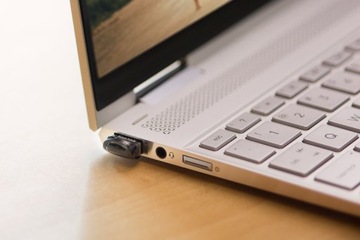 МИНИ-ПЕРЕВОД SANDISK ULTRA FIT, 64 ГБ, USB 3.1, КОРОТКИЙ, НЕ ПРОЕКТИРУЕТ НА РАДИО