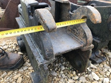 Быстроразъёмное устройство для навесного оборудования для экскаваторов