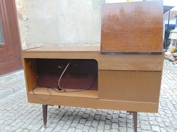 Винтажная радиола Philips 1970 года, в рабочем состоянии.