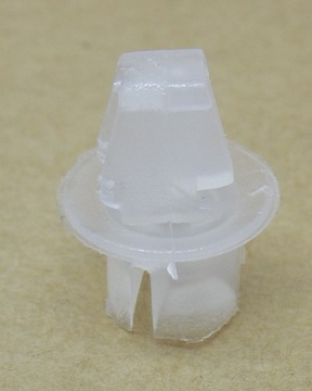 FIAT 126P ЗАЖИМЫ КРЕПЛЕНИЯ ФАР