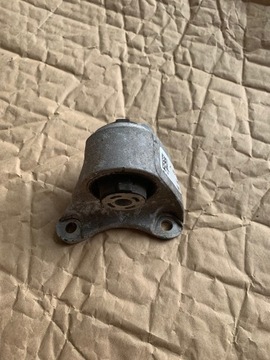 Tesla S X mocowanie łapa silnika tył 1028034-00-B
