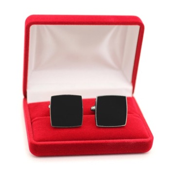 Klasyczne czarne spinki do koszuli i czerwone etui
