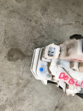 FIAT DOBLO II COMBO ZÁMEK DVEŘE PRAVÝ PŘEDNÍ EVROPA