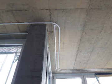 Алюминиевый потолочный рельс скрытого монтажа, изготовленный по индивидуальному заказу.