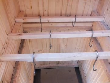 ДЕРЕВЯННАЯ САДОВАЯ КОПИЛКА XXL. КРЫША, ПОКРЫТАЯ ЛИСТОВЫМ МЕТАЛЛОМ.