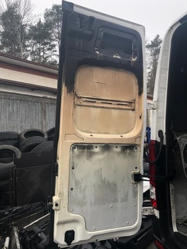 HYUNDAI H350 DVEŘE LEVÝ PRAVÝ ZADNÍ PLECHOVKA