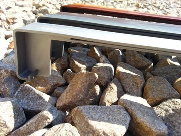 Соединитель стального подоконника по углу и длине.