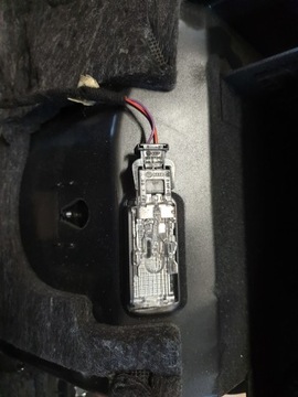 SCHOWEK PASAŻERA LAMPKI WIĄZKA AUDI A8 D4 4H