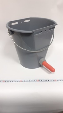 Ведро для поения телят с клапаном и соской, 8 литров