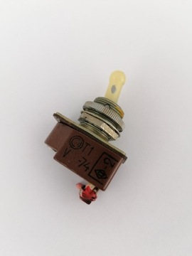 Przełącznik 3A-220V 5A-127 T1 V74