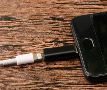 АДАПТЕР С IPHONE LIGHTNING НА USB-C