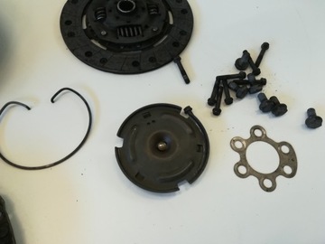 СЦЕПЛЕНИЕ В КОМПЛЕКТЕ DUU 1.6 AUDI A3 8L VW GOLF IV