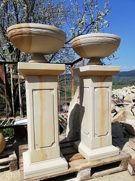 Колонны с вазами, камень песчаник