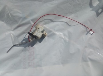 SIŁOWNIK KLAPKI WLEWU PALIWA 8P4862153 AUDI A3