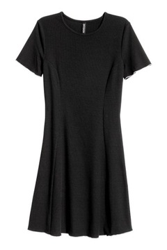 HM czarna prążkowana sukienka 36