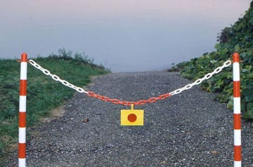 Столбик-цепочка 90 см - белый/красный