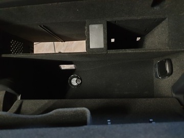 SCHOWEK PASAŻERA LAMPKI WIĄZKA AUDI A8 D4 4H