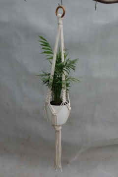 Подставка для цветов, подвешенная на веревке. Макраме. МОДЕЛЬ 2