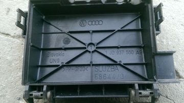 БЛОК ПРЕДОХРАНИТЕЛЕЙ VW GOLF IV 4 BORA A3