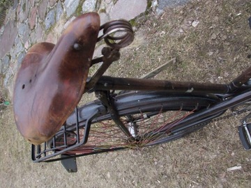 Винтажный антикварный велосипед