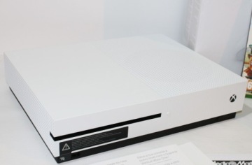 XBOX ONE S + KINECT + СИМУЛЯТОР ФЕРМЕРСТВА RABBIDS PL