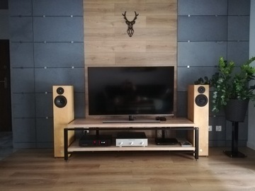 Стол-кабинет HiFi RTV, изготовленный на заказ производителем.