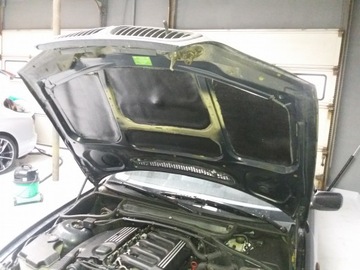 ОГНЕЗАПОРИМЫЙ ЗВУКОВОЙ ПЕННЫЙ КОВРИК ДЛЯ СВЯЗИ 15мм для моторного отсека автомобиля