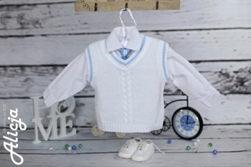 КРЕЩЕННЫЙ ЖИЛЕТ БЕЛЫЙ с синим цветом, размер 62см.