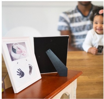 BIAŁA RAMKA DO ZDJĘĆ Z TUSZEM ODCISK RĄCZKI STÓPKI