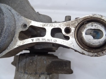 UCHYCENÍ MOTORU 4.8 V8 4S PANAMERA 97037504140 2009^