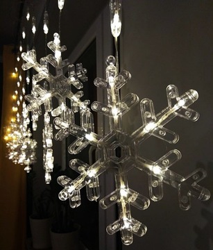 РОЖДЕСТВЕНСКИЙ СВЕТОВОЙ ЗАВЕС СО СВЕТОДИОДНЫМИ ИСИЛАМИ