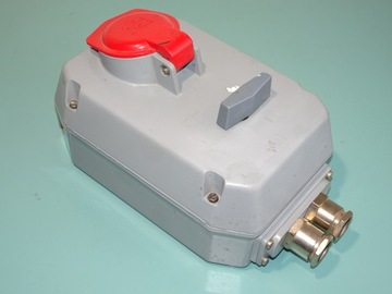 CEWE GNIAZDO ŚCIENNE 16A 380V 5P Z ODCIĘCIEM PRĄDU