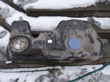 BMW F30 F32 F34 F36 2.0D NÁDRŽ PALIVA ČERPADLO