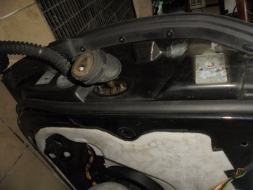 DVEŘE PRAVÝ PŘEDNÍ PEUGEOT 607